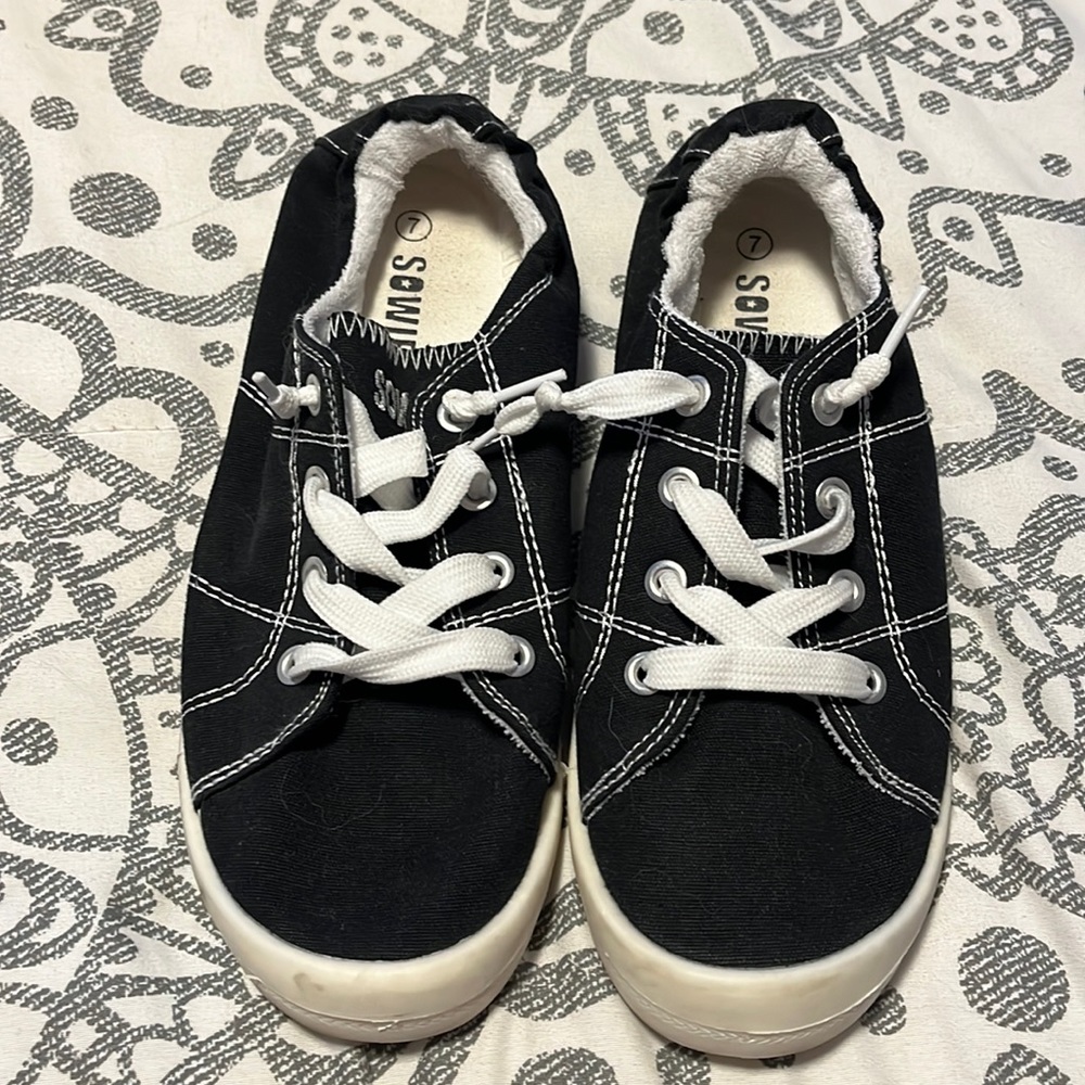Womens Black Slip On Tennis Shoes